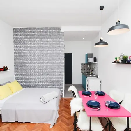 Fab 'n' Chic דירה